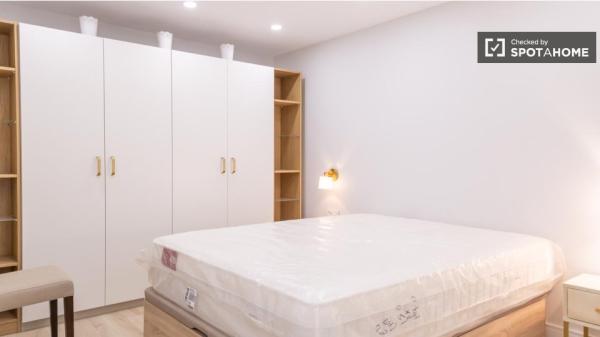 Apartamento de 1 dormitorio en alquiler en Salvador, Madrid