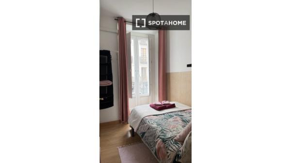Apartamento de 2 dormitorios en alquiler en Universidad, Madrid