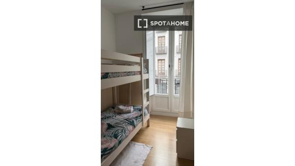 Apartamento de 2 dormitorios en alquiler en Universidad, Madrid