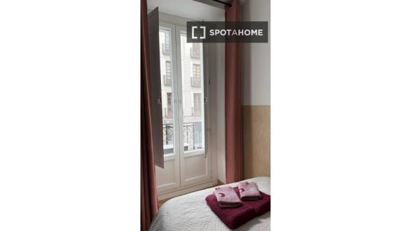 Apartamento de 2 dormitorios en alquiler en Universidad, Madrid