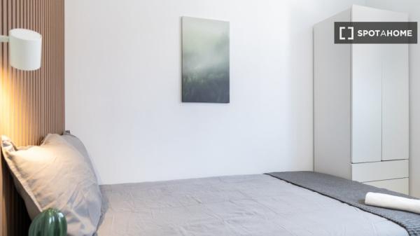 Chambre à louer dans un appartement partagé de 4 chambres à Numancia, Madrid