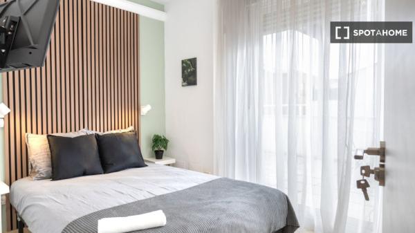 Chambre à louer dans un appartement partagé de 4 chambres à Numancia, Madrid