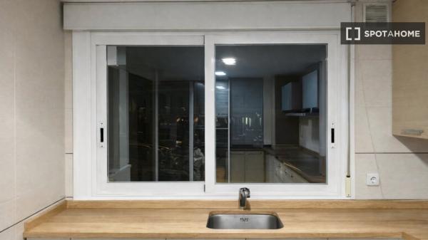 4-pokojowe mieszkanie do wynajęcia w Aravaca, Madryt