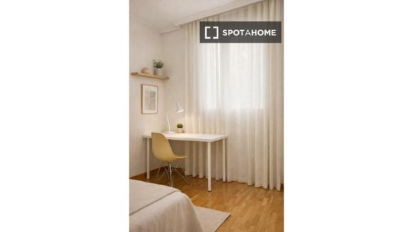 4-pokojowe mieszkanie do wynajęcia w Aravaca, Madryt