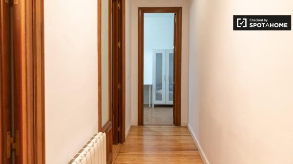 Habitación en Ríos Rosas, Madrid en alquiler