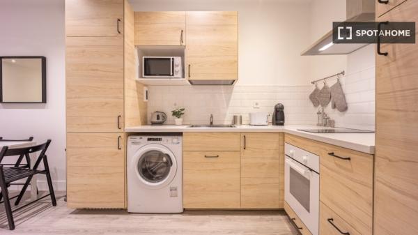 Habitación en piso compartido en madrid.