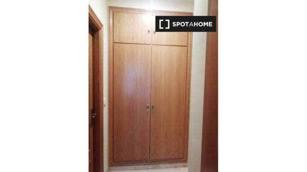 Room in a shared apartment in Mestalla, Valencia