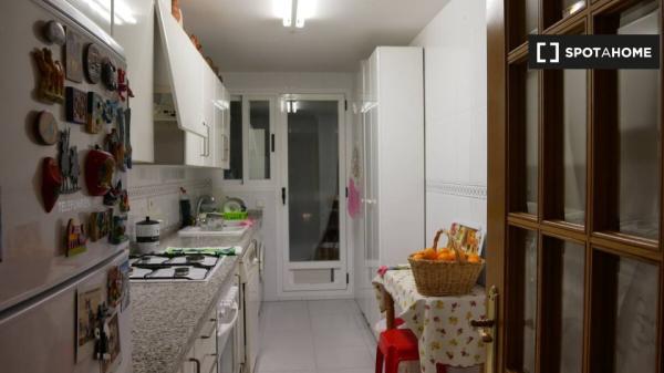 Room in a shared apartment in Mestalla, Valencia