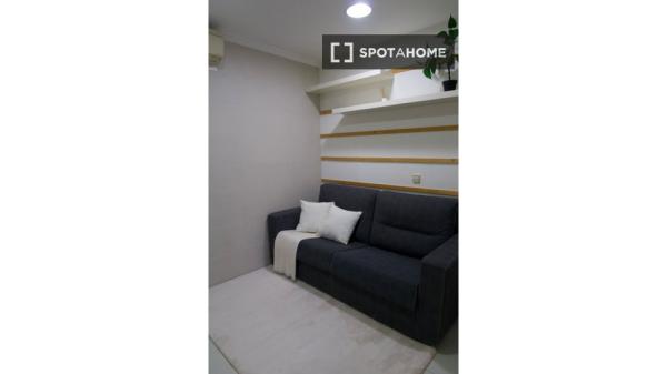 Apartamento de 1 dormitorio en alquiler en Pacífico, Madrid