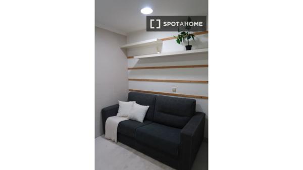 Apartamento de 1 dormitorio en alquiler en Pacífico, Madrid