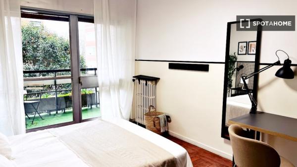 Habitación en piso compartido en madrid.