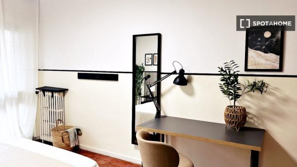 Habitación en piso compartido en madrid.