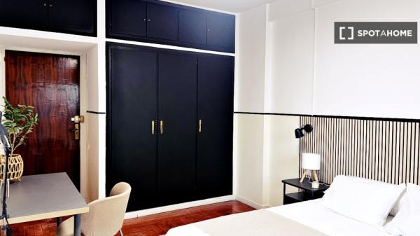 Habitación en piso compartido en madrid.