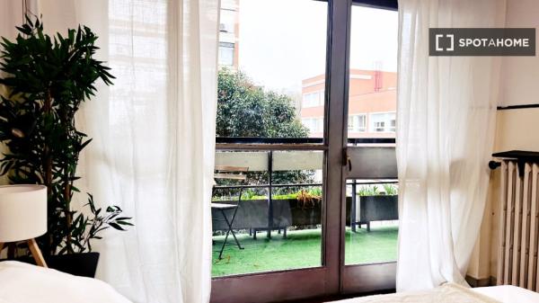 Habitación en piso compartido en madrid.