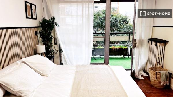 Habitación en piso compartido en madrid.