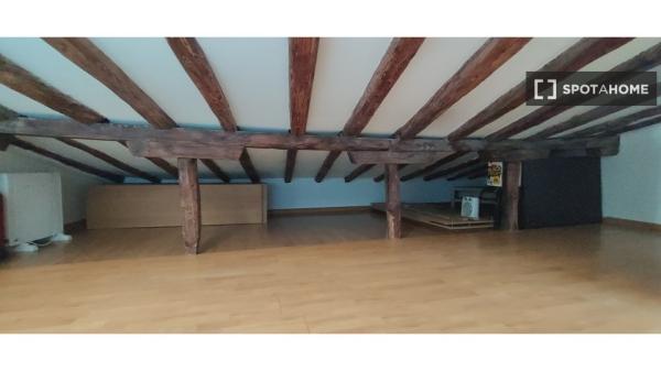 Studio for rent in Embajadores, Madrid