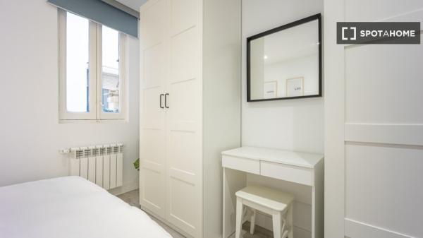Habitación en piso compartido en madrid.