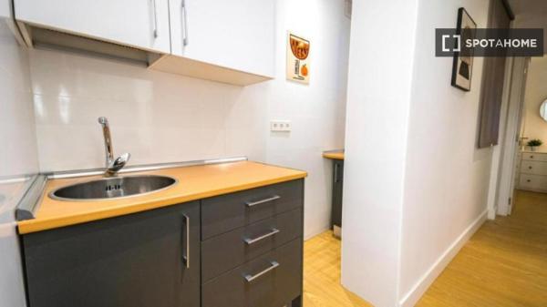 Piso en alquiler de 2 dormitorios en Bellas Vistas, Madrid