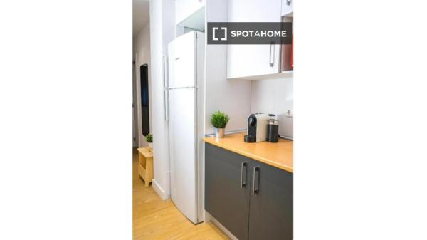 Piso en alquiler de 2 dormitorios en Bellas Vistas, Madrid