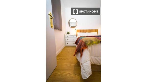 Piso en alquiler de 2 dormitorios en Bellas Vistas, Madrid