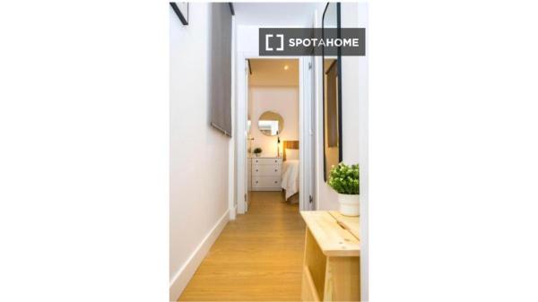 Piso en alquiler de 2 dormitorios en Bellas Vistas, Madrid