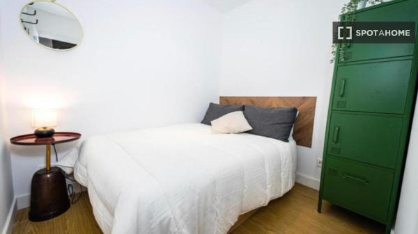 Piso en alquiler de 2 dormitorios en Bellas Vistas, Madrid