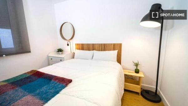 Piso en alquiler de 2 dormitorios en Bellas Vistas, Madrid