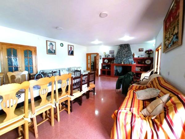 Casa independiente en avenida Alcoy