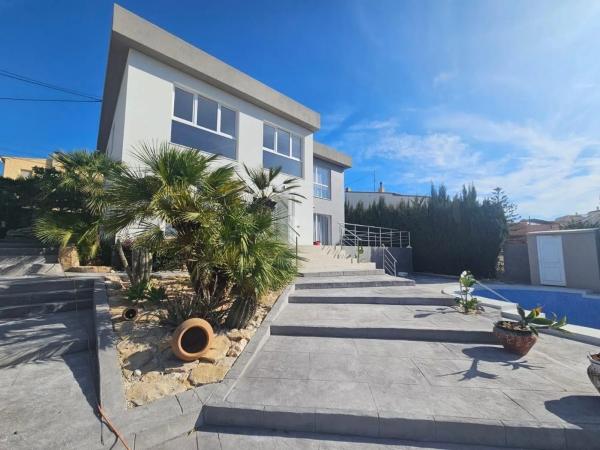 Casa independiente en Partida Carrió Park