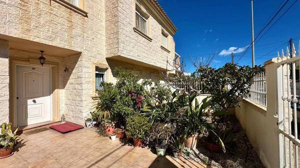 Chalet adosado en calle Cormorà