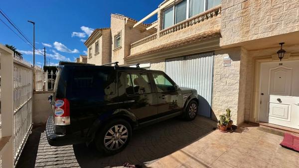 Chalet adosado en calle Cormorà