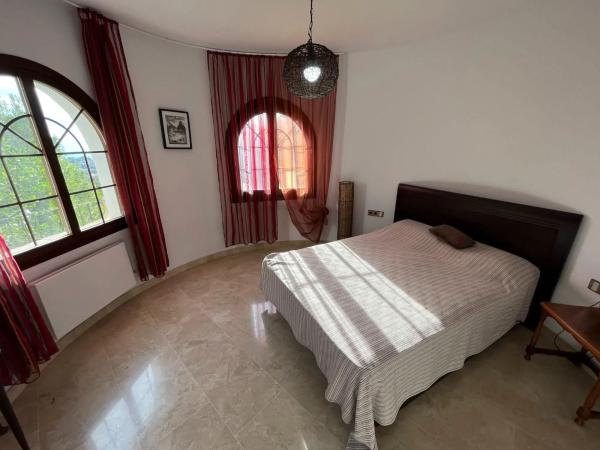 Casa independiente en calle la Llebre