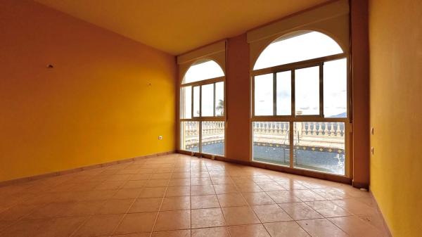 Casa independiente en avenida Europa