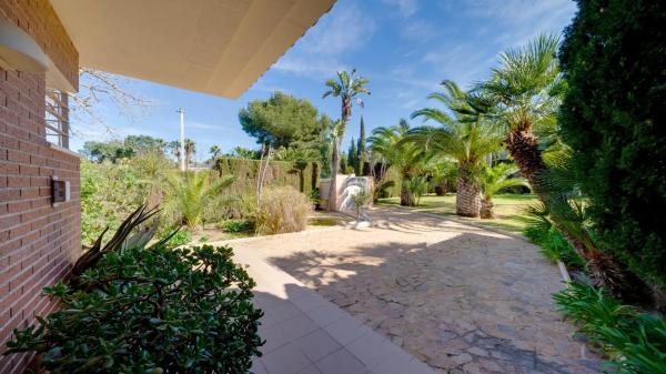 Casa independiente en calle de Nápoles