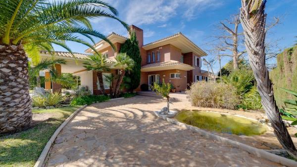 Casa independiente en calle de Nápoles