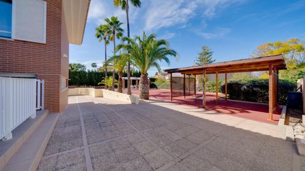 Casa independiente en calle de Nápoles