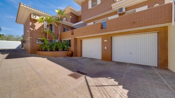 Casa independiente en calle de Nápoles