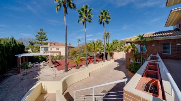 Casa independiente en calle de Nápoles