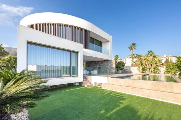 Casa independiente en calle Praga