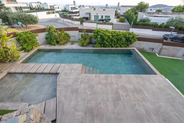 Casa independiente en calle Praga