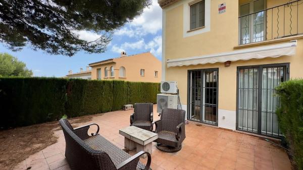 Chalet adosado en calle Isla Mallorca