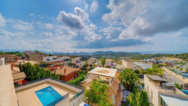 Casa independiente en avenida de Granada