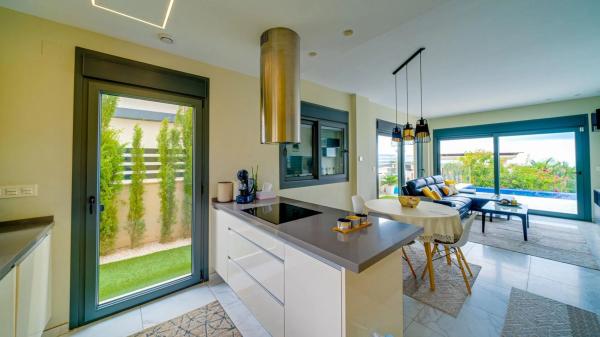 Casa independiente en avenida de Granada