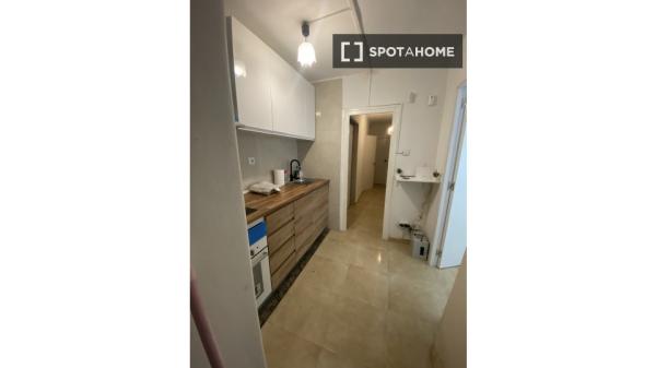 Pokój we wspólnym mieszkaniu w Barcelonie