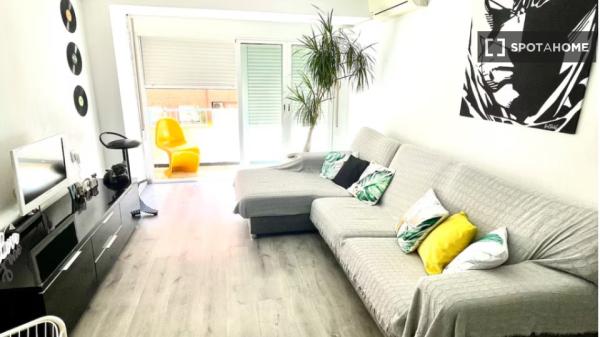 Piso de 3 dormitorios en alquiler en Malilla, Valencia