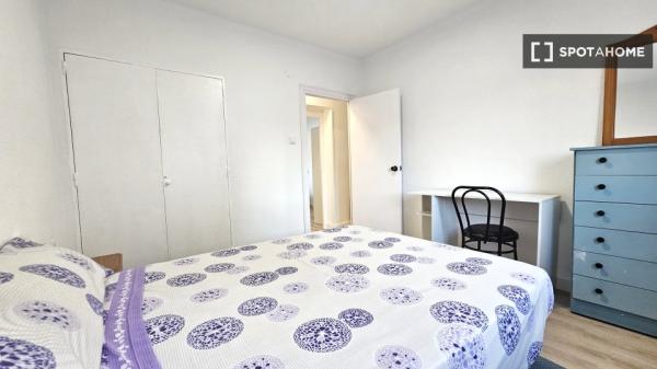 Habitación en piso compartido en 500 Viviendas, Almería
