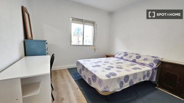 Habitación en piso compartido en 500 Viviendas, Almería