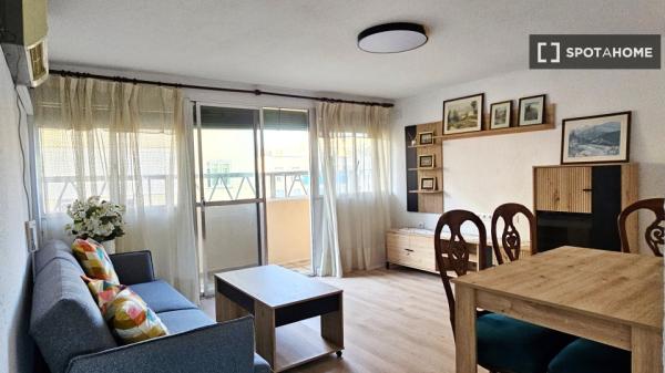 Habitación en piso compartido en 500 Viviendas, Almería