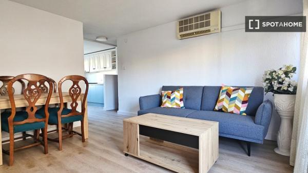 Habitación en piso compartido en 500 Viviendas, Almería