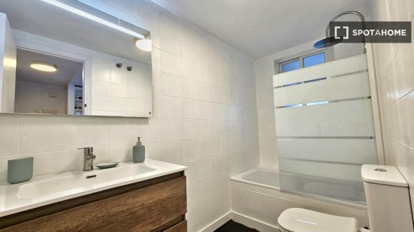 Habitación en piso compartido en 500 Viviendas, Almería